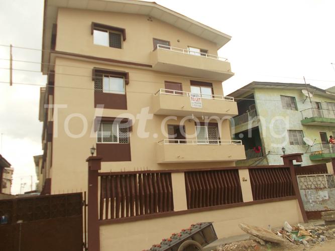 3 bedroom Flat / Apartment for rent Olaniyi Street Bariga Shomolu Lagos - 0