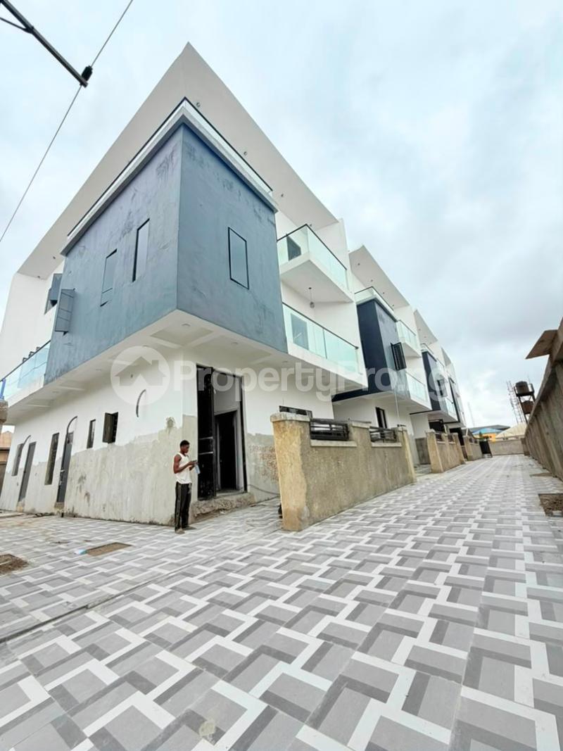 5 bedroom House for sale Amuwo Odofin Lagos