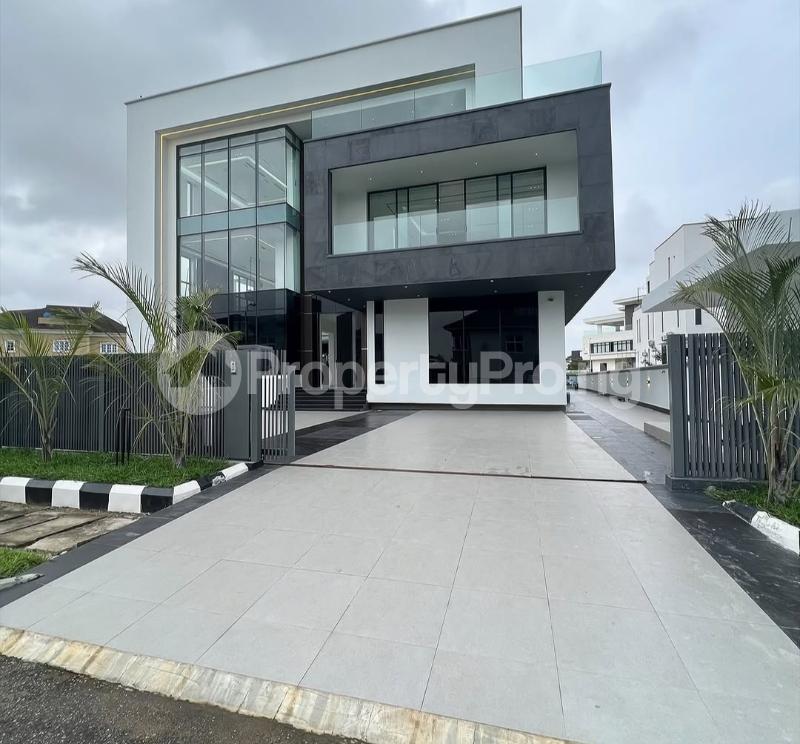 5 bedroom House for sale Pinnock Beach Est, Osapa london Lekki Lagos
