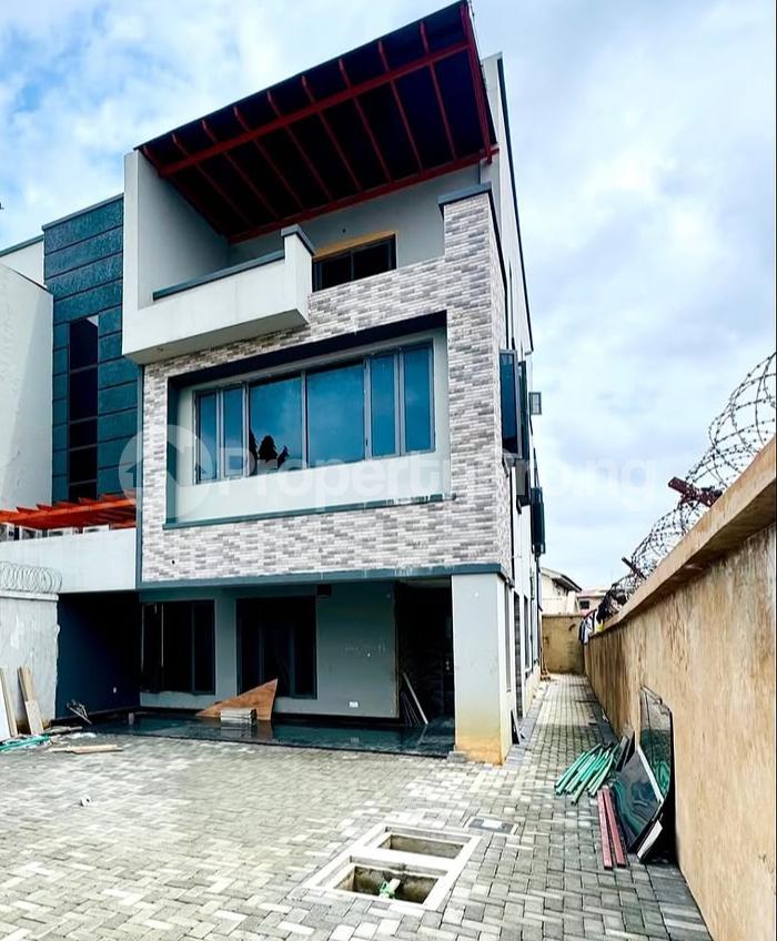 5 bedroom House for sale Millenuim/UPS Gbagada Lagos
