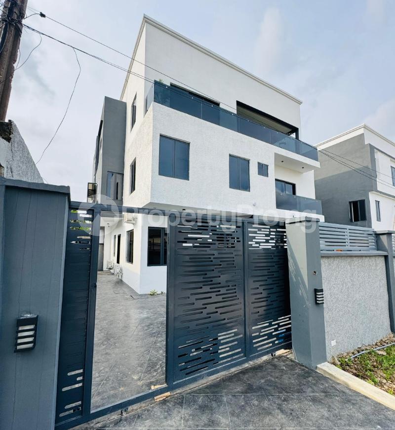 5 bedroom House for sale Okupe Est, Maryland Lagos