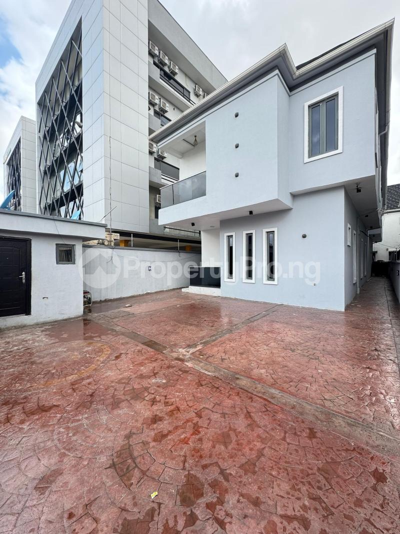 5 bedroom House for sale Chisco,ikate Elegushi Lekki Lagos