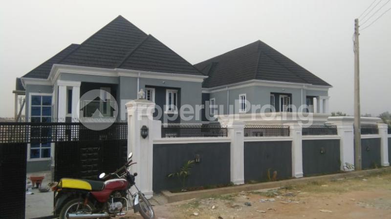 5 bedroom House for sale Arapaja Estate,beside Adeoyo Adeoyo Ibadan Oyo