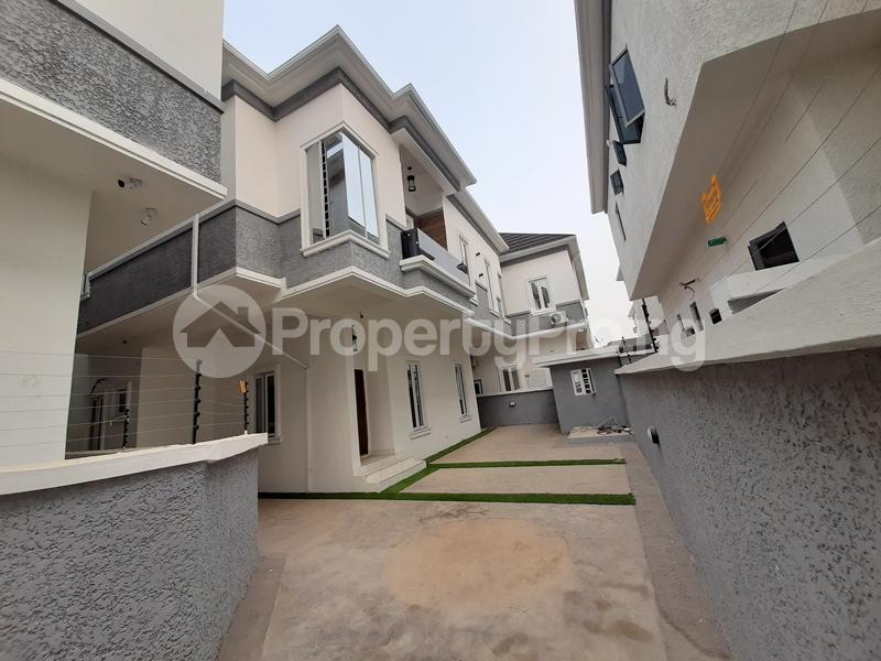 5 Bedroom House in chevron Lekki Lagos House for sale in lekki