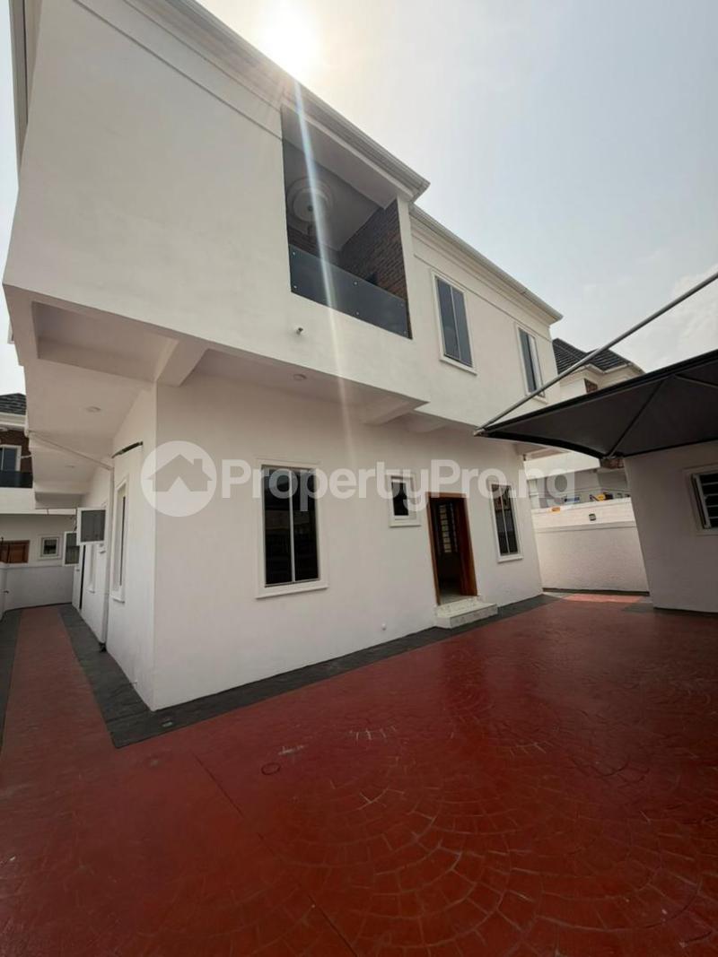 5 bedroom House for sale 2nd Toll Gate Lekki Lagos