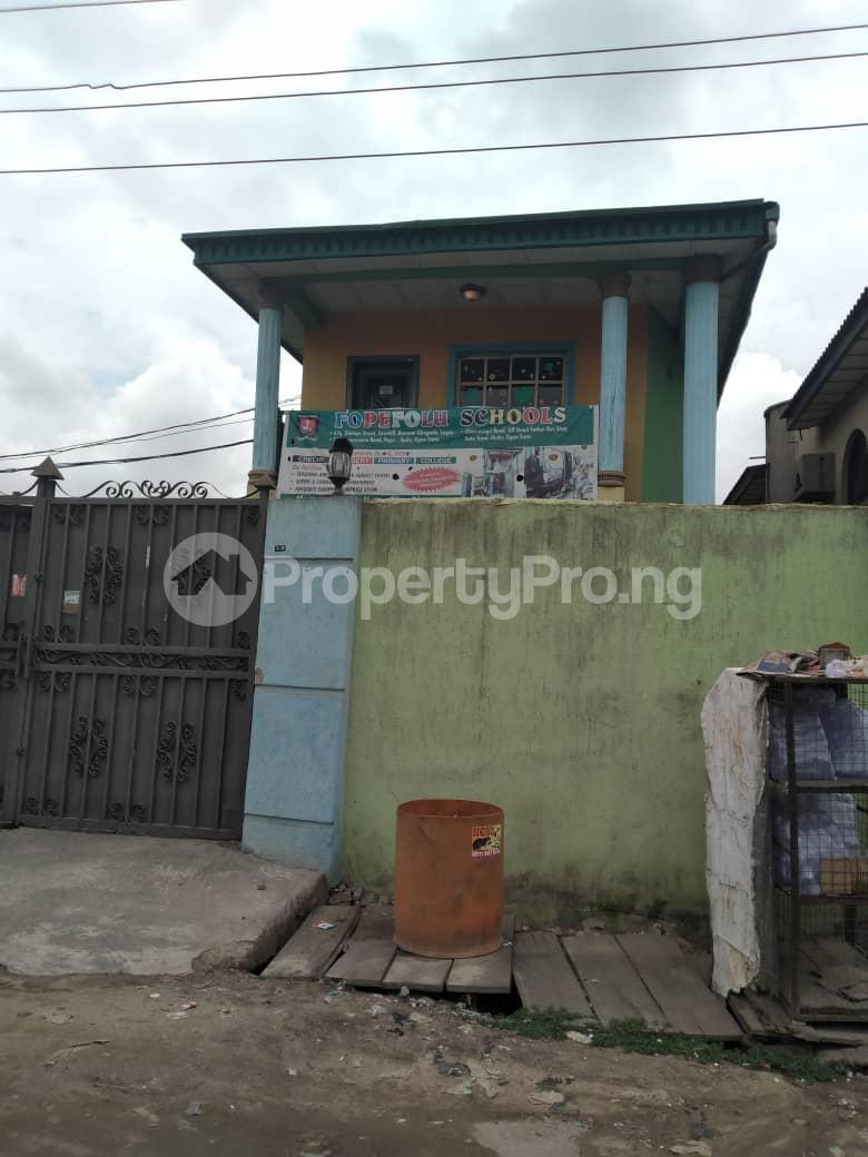 5 bedroom House for sale New garage Gbagada Lagos