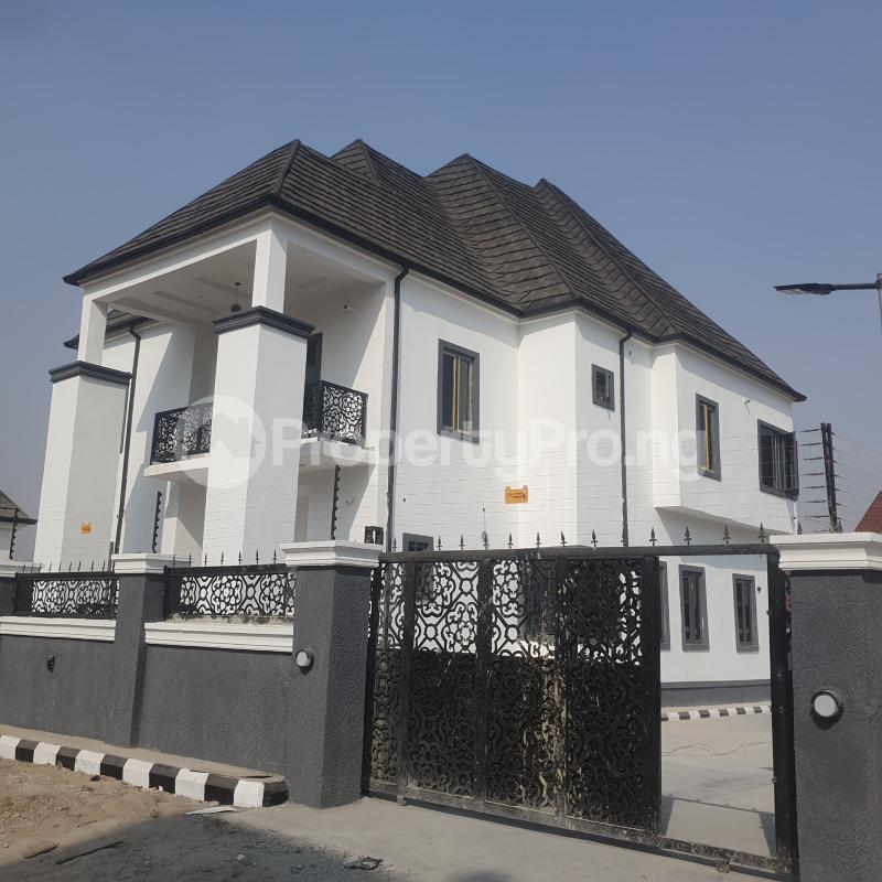 5 bedroom House for sale Lugbe District In An Estate Along Von Road, Lugbe Abuja