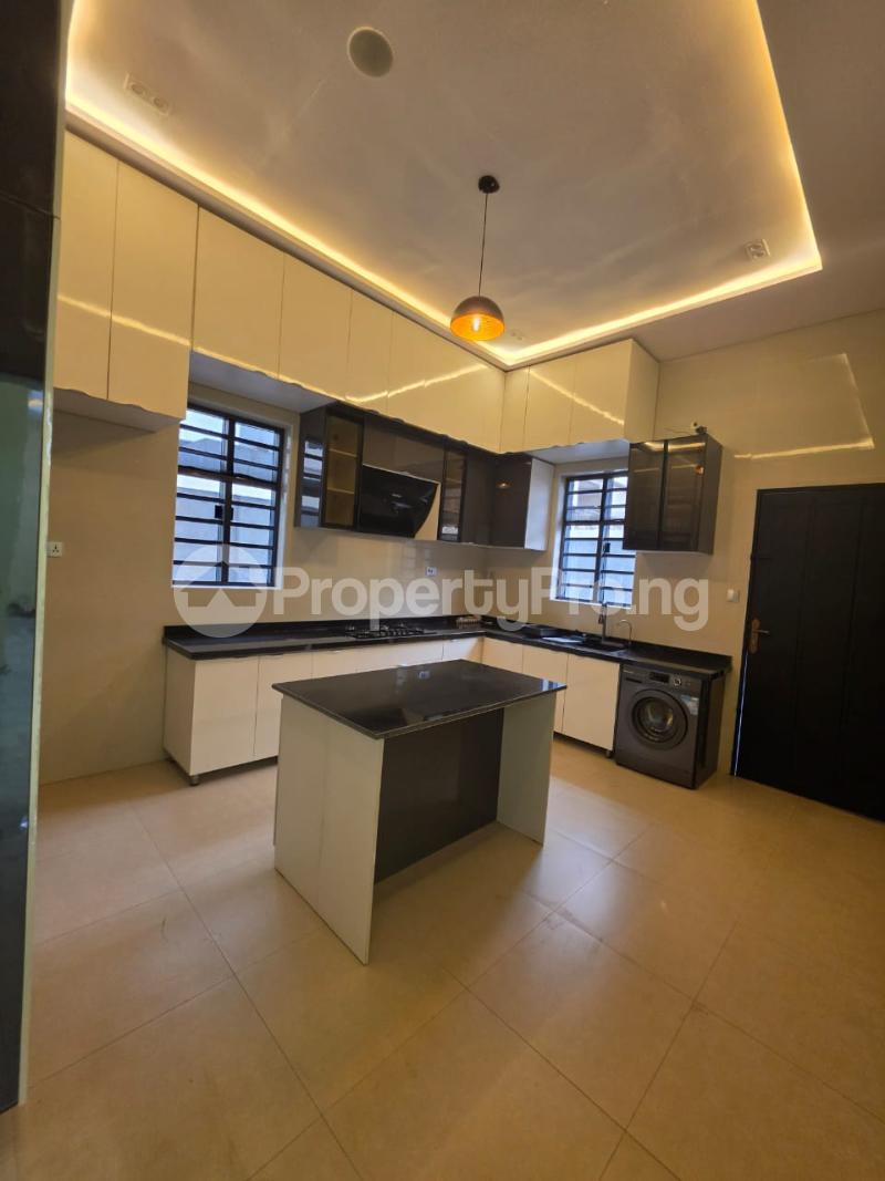 5 bedroom Flat / Apartment for rent Omole phase 2 Ojodu Lagos