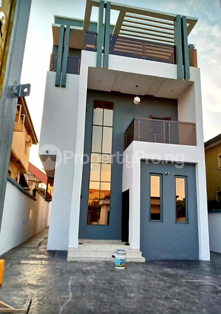 5 bedroom House for sale Olawaiye Estate, Omole phase 2 Ojodu Lagos