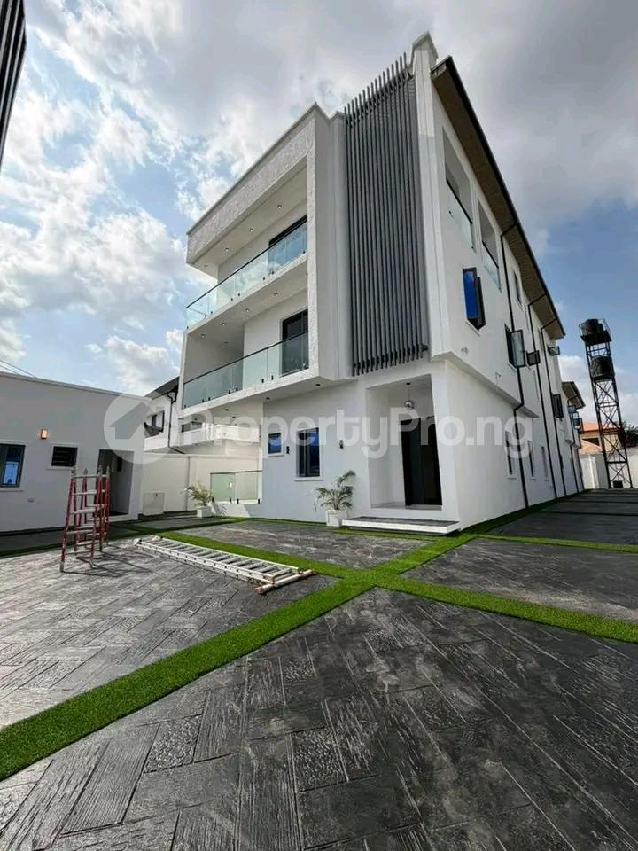 5 bedroom House for sale Ajimobi Street Main, Oluyole Estate Ibadan Oyo