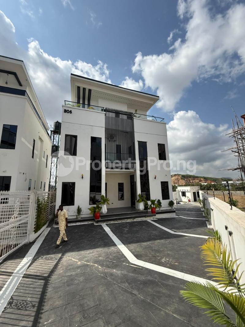 6 bedroom Flat / Apartment for sale Guzape Abuja