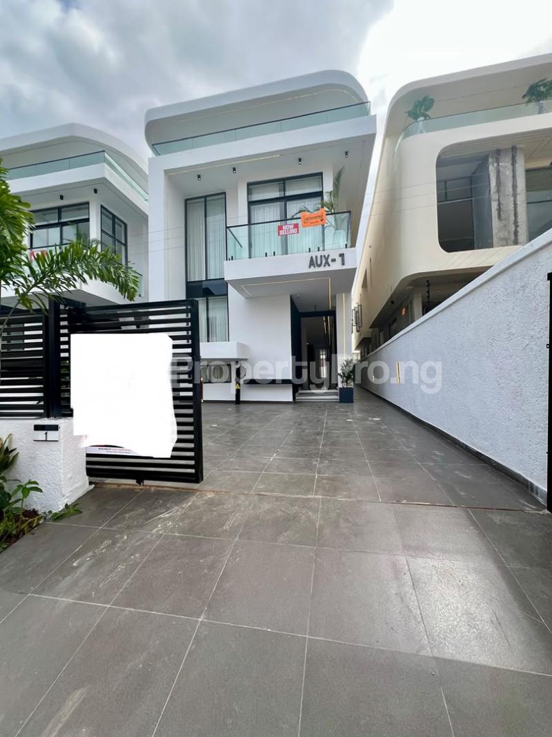 6 bedroom House for sale Chevron Lekki Lagos