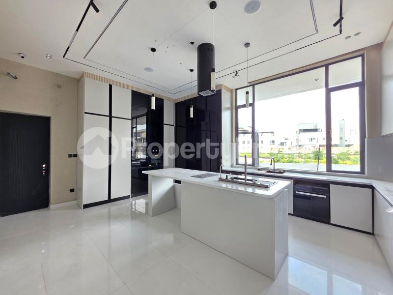 6 bedroom House for sale Lekki Lagos