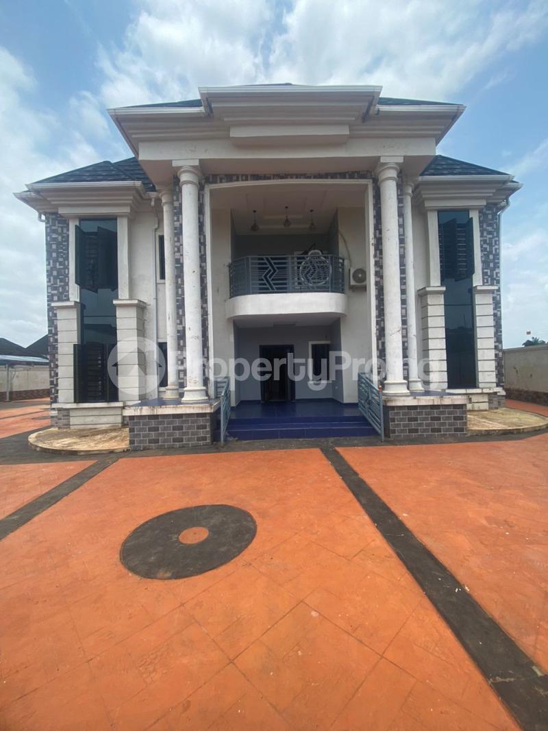 6 bedroom House for sale Okhoromi, Off Airport Road Central Edo