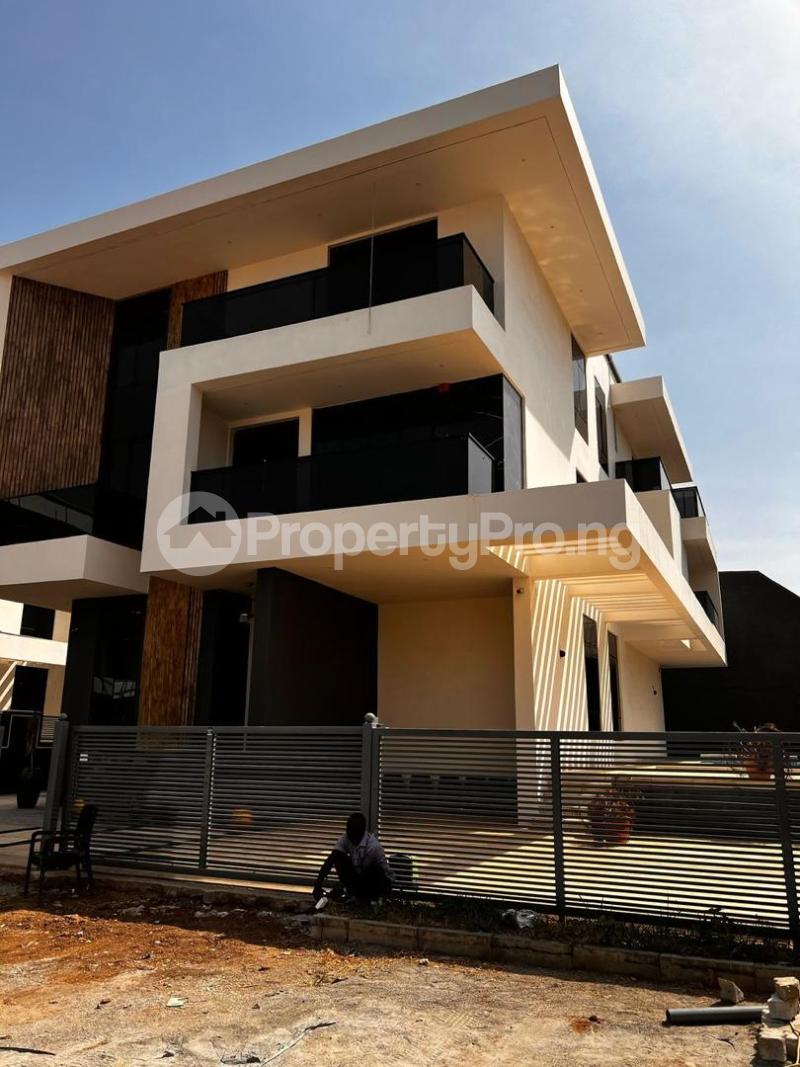 6 bedroom House for sale  Guzape Abuja