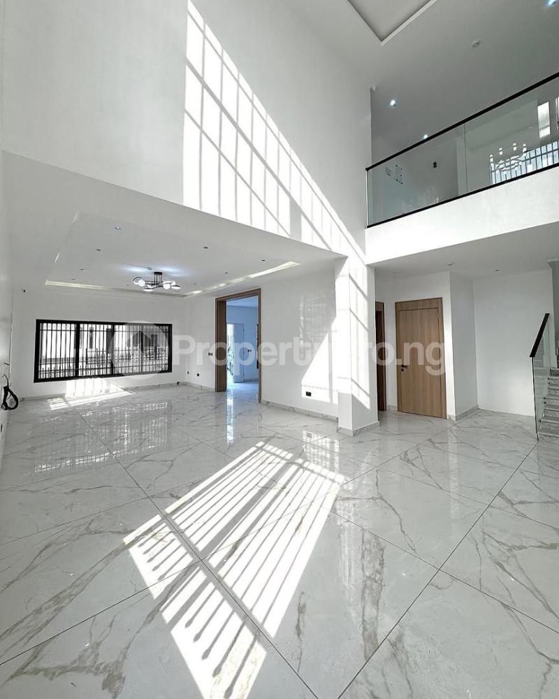 8 bedroom House for sale Guzape Abuja