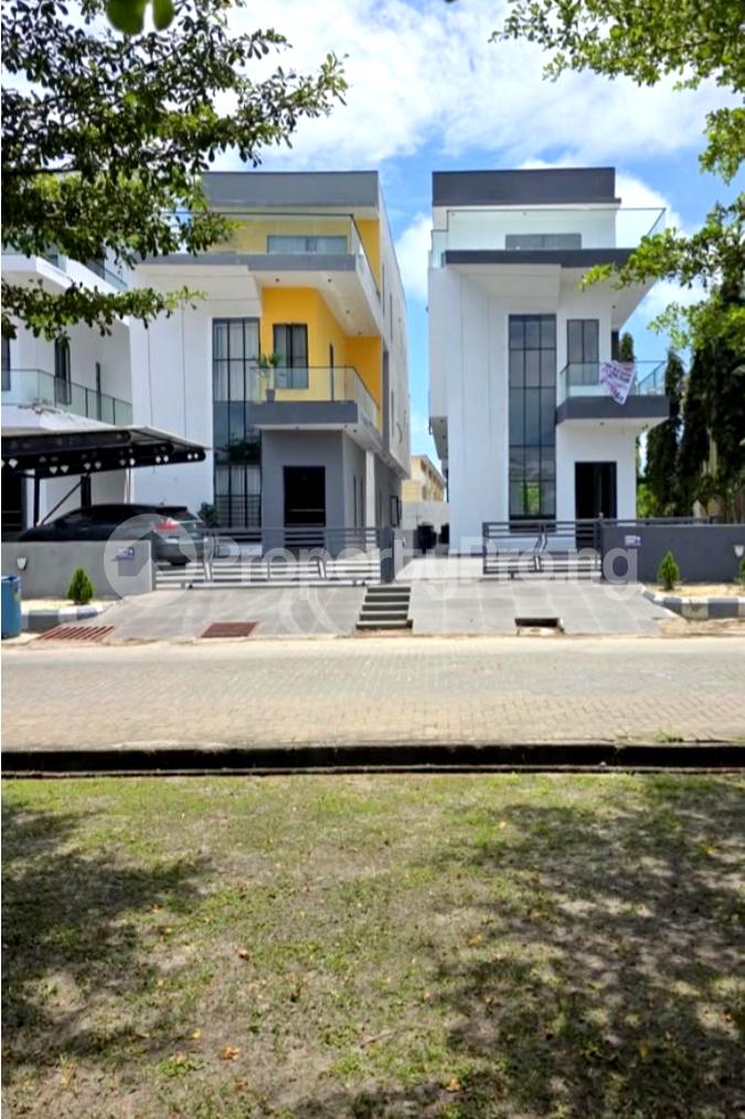 6 bedroom House for sale 2nd Toll Gate Lekki Lagos