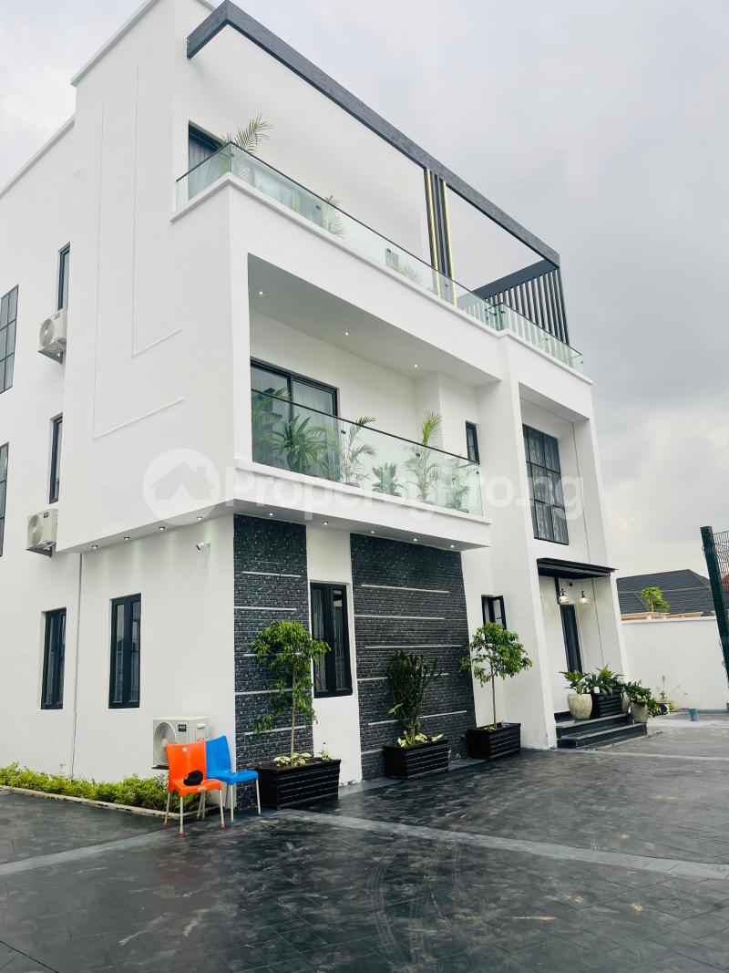 6 bedroom House for sale Iyaganku G.r.a By Jagz Hotel Opp Tennis Club Ibadan South - West Oyo - 0