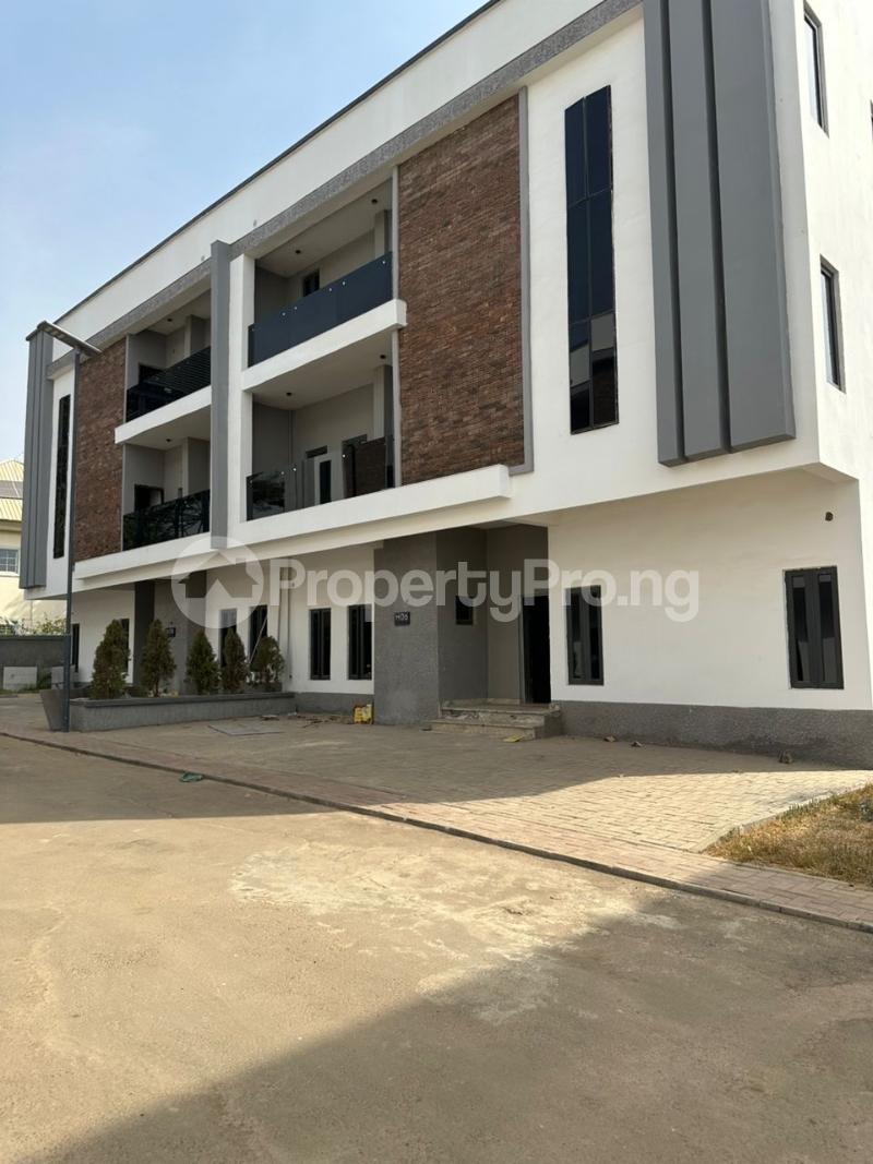 6 bedroom House for rent Durumi Abuja