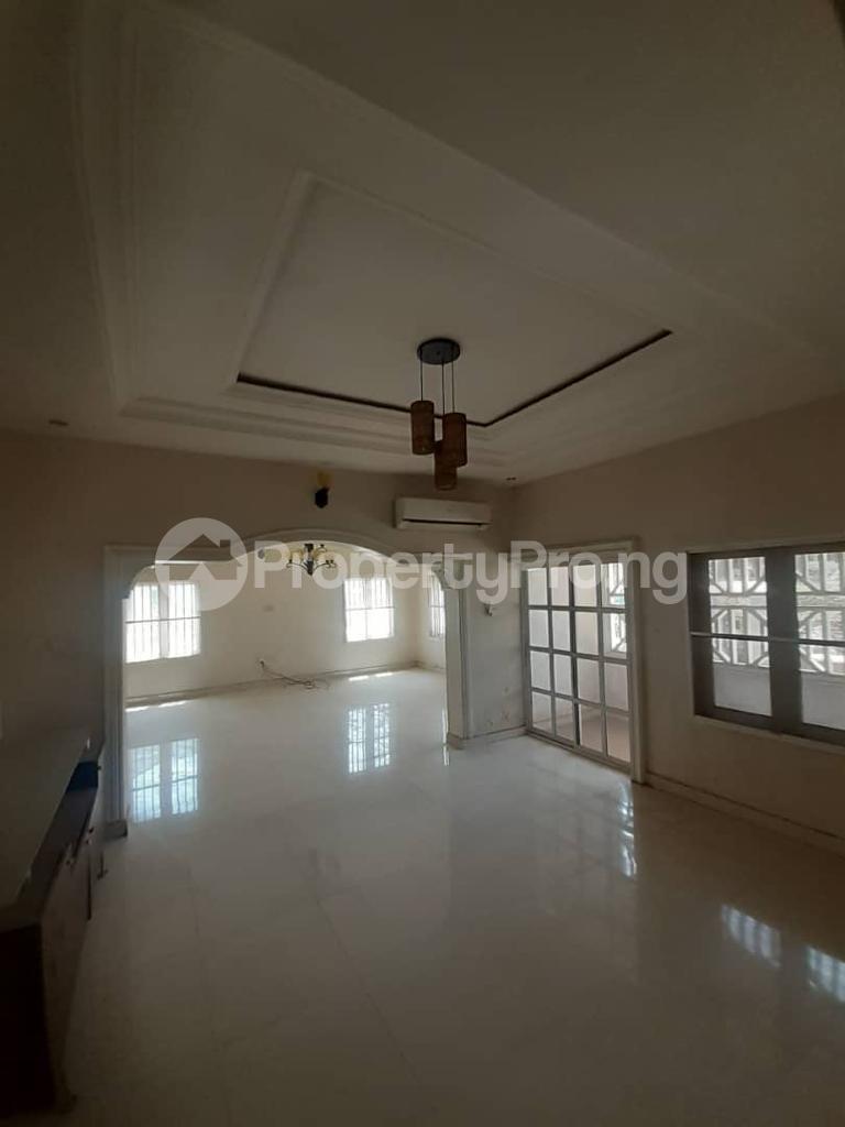 8 bedroom House for sale Kafe Abuja