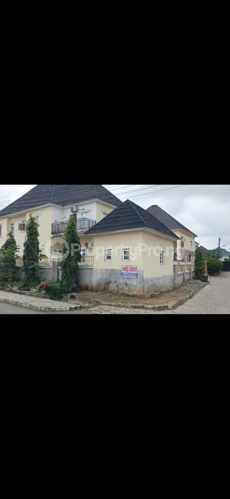 6 bedroom House for sale 6th Avenue Gwarinpa Abuja