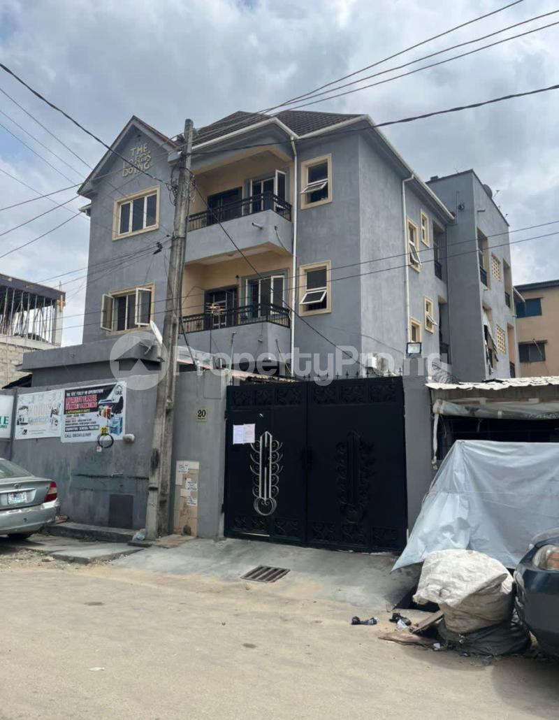 3 bedroom House for sale Off Anjorin Street Surulere Lagos