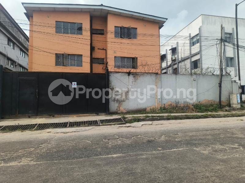 3 bedroom Flat / Apartment for rent  Coker Road Ilupeju Lagos - 0