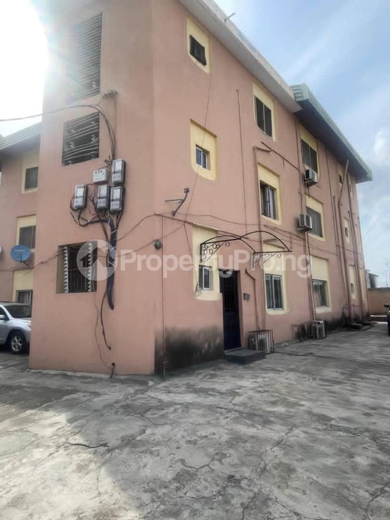 3 bedroom Flat / Apartment for sale Back Of Eternal Filling Station Gbagada Gbagada Phase 2 Gbagada Lagos