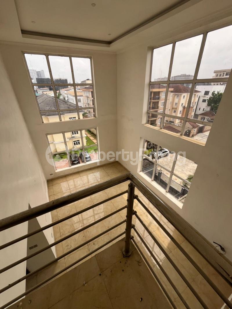 3 bedroom Flat / Apartment for rent ONIRU Victoria Island Lagos