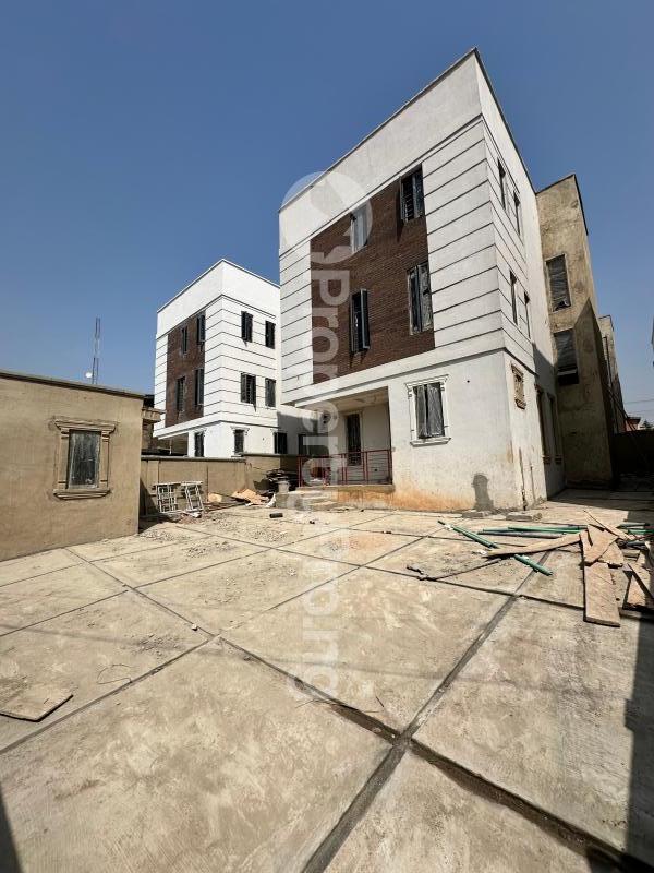 5 bedroom House for sale Oladunni Ayandipo Street, New Bodija Ibadan Oyo