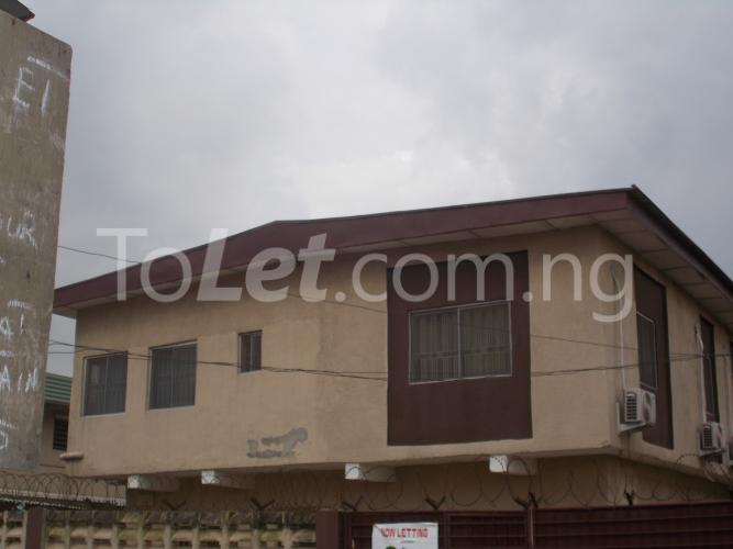 3 bedroom Flat / Apartment for rent 8, Feyintola Giwa Off Oladimeji Street Adetola Bustop Surulere Surulere Lagos