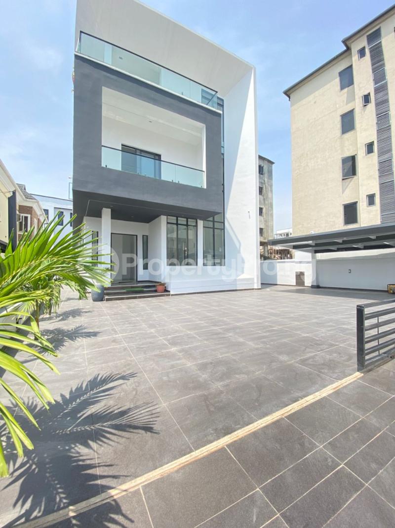 6 bedroom House for sale Lekki Lagos