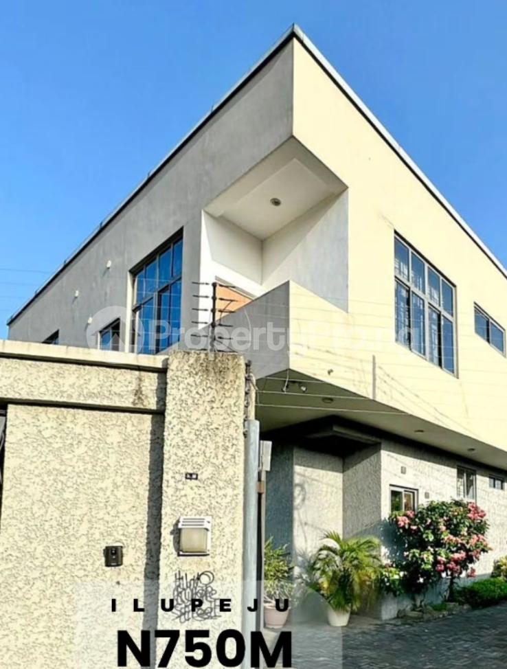 6 bedroom House for sale Ilupeju Lagos