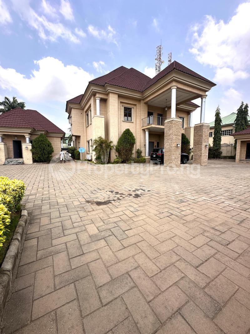 6 bedroom House for sale Gwarinpa Abuja