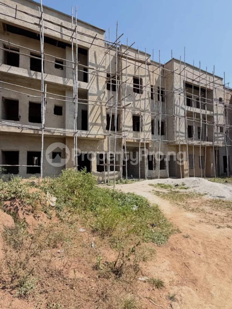 6 bedroom House for sale Prime, Secure Area In Jabi With Quick Access To Jabi Lake, Shoprite, Cbd, Magicland, National Stadium & International Airport. Jabi Abuja