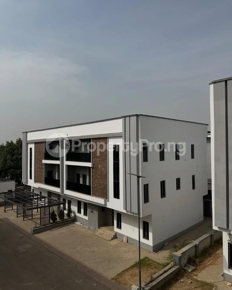 6 bedroom House for rent In An Estate Durumi Abuja