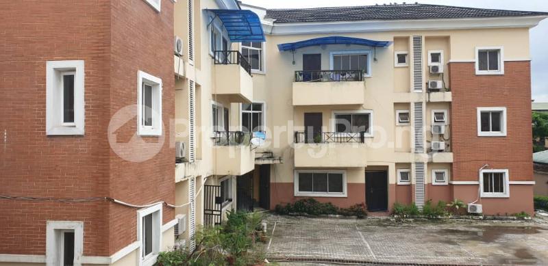 6 bedroom Flat / Apartment for sale Obanikoro Obanikoro Shomolu Lagos