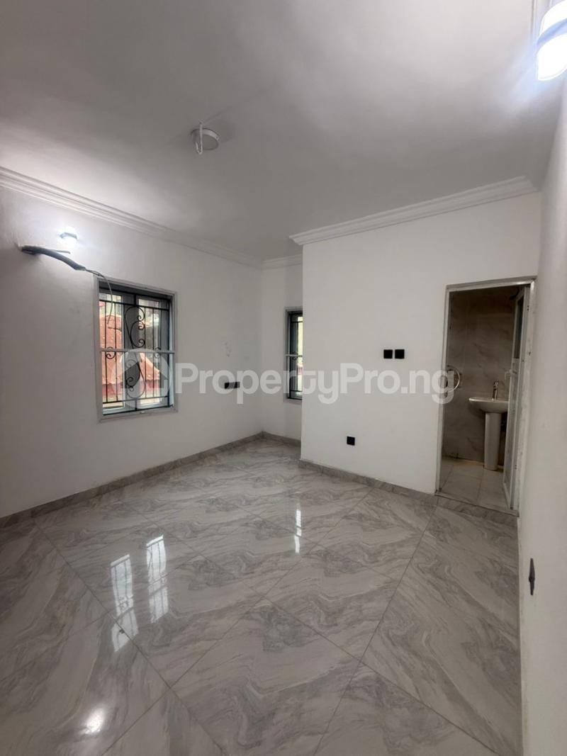 3 bedroom Flat / Apartment for rent Ijesha Surulere Lagos