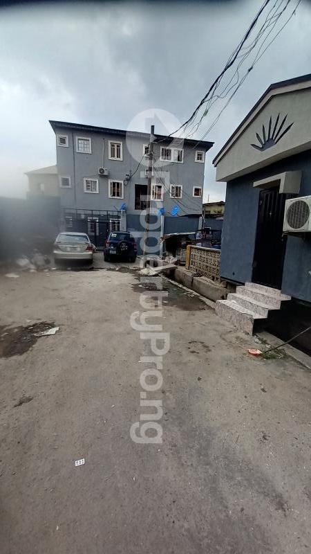 1 bedroom Flat / Apartment for rent Off Bajulaiye Road Shomolu Lagos