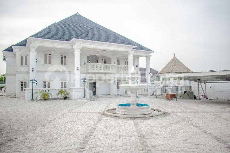 7 bedroom House for sale Airport Road Lugbe Abuja