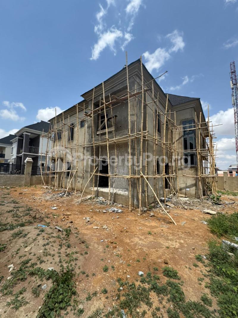 7 bedroom House for sale An Estate Behind Ay Shafa Filling Station Lugbe Abuja