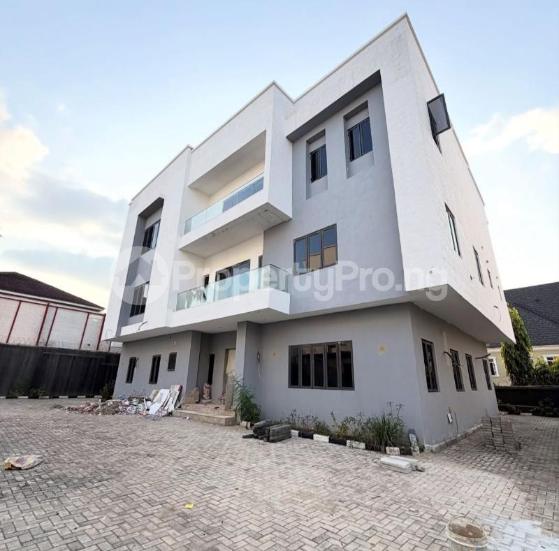 8 bedroom House for sale Asokoro Abuja