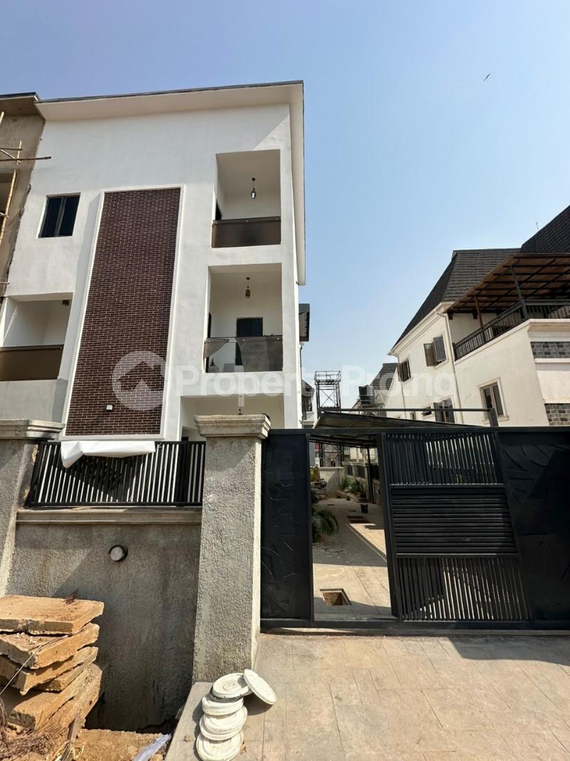 8 bedroom House for sale Guzape Abuja