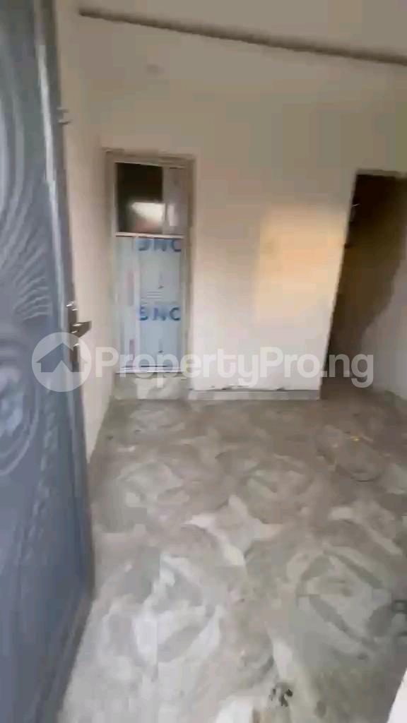1 bedroom Flat / Apartment for rent Off Odunsi Bariga Lagos