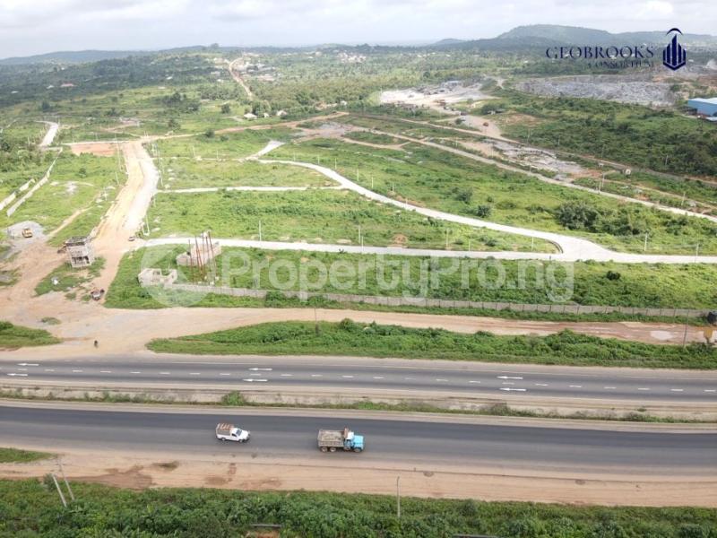 Land for sale Yekini Adeojo Estate, Km 12, Ibadan Lagos Expressway Ibadan Oyo