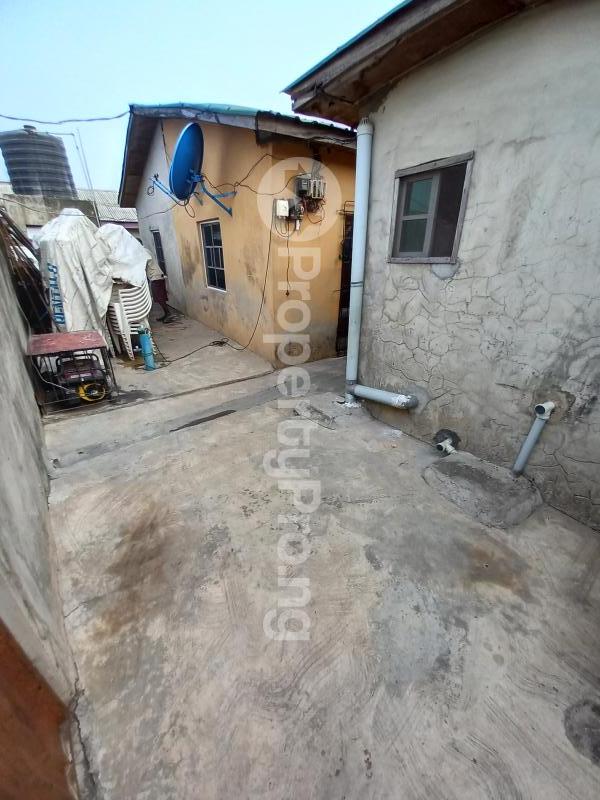 1 bedroom Flat / Apartment for rent Off Ilaje Road Bariga Shomolu Lagos