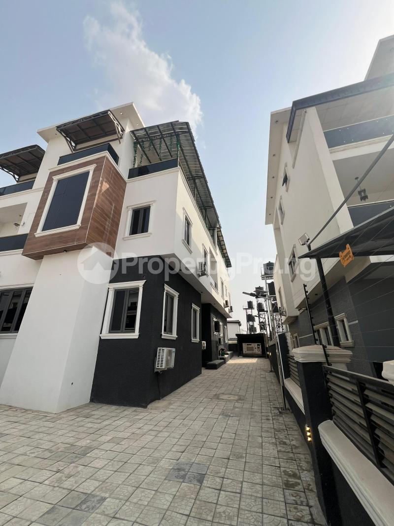 7 bedroom House for sale Aiben Estate Along Airport Road Abuja Sabon Lugbe Lugbe Abuja