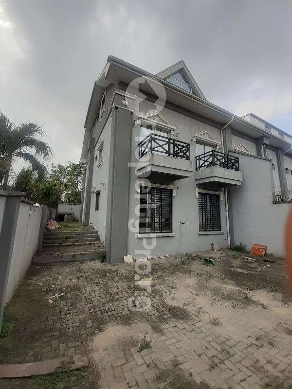 6 bedroom House for rent Sangotedo Ajah Lagos