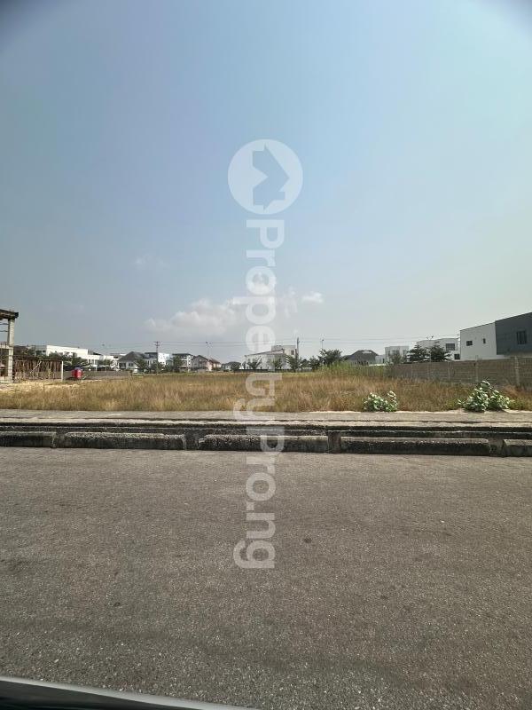 Land for sale Pinnock Beach Estate, Osapa london Lekki Lagos