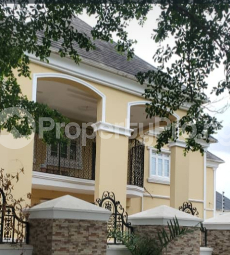 8 bedroom House for rent Guzape Guzape Abuja